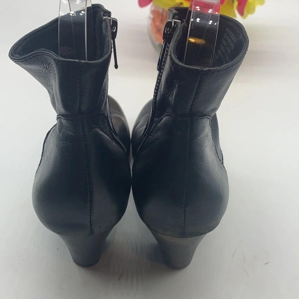 Steve Madden Proccess Black Leather Ankle Boots 7.5. BAB1136F